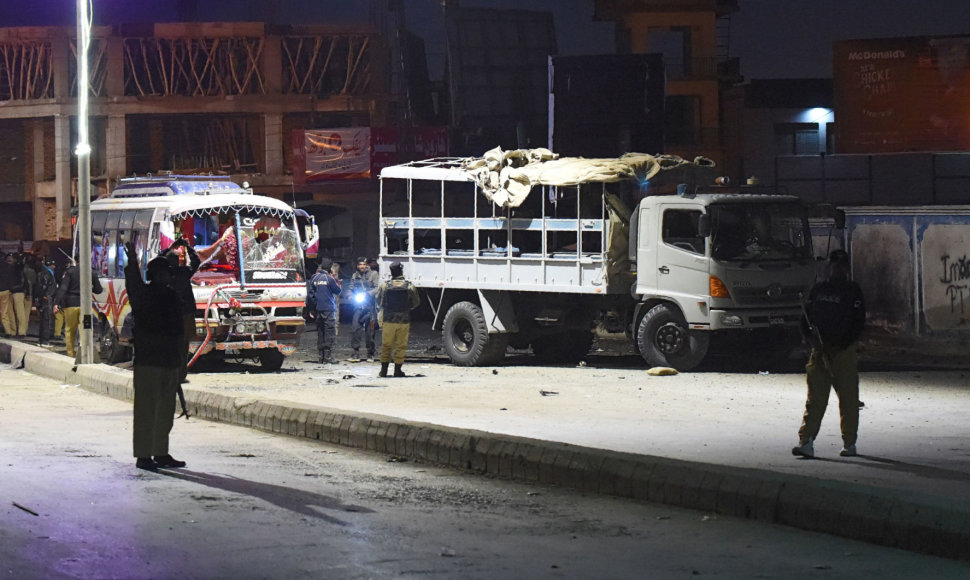 Pietvakarių Pakistane susisprogdinus mirtininkui žuvo šeši žmonės