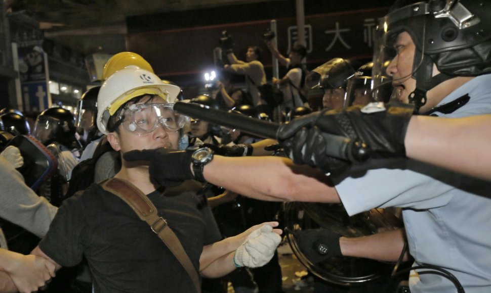 Protestuotojų susirėmimas su Honkongo policija