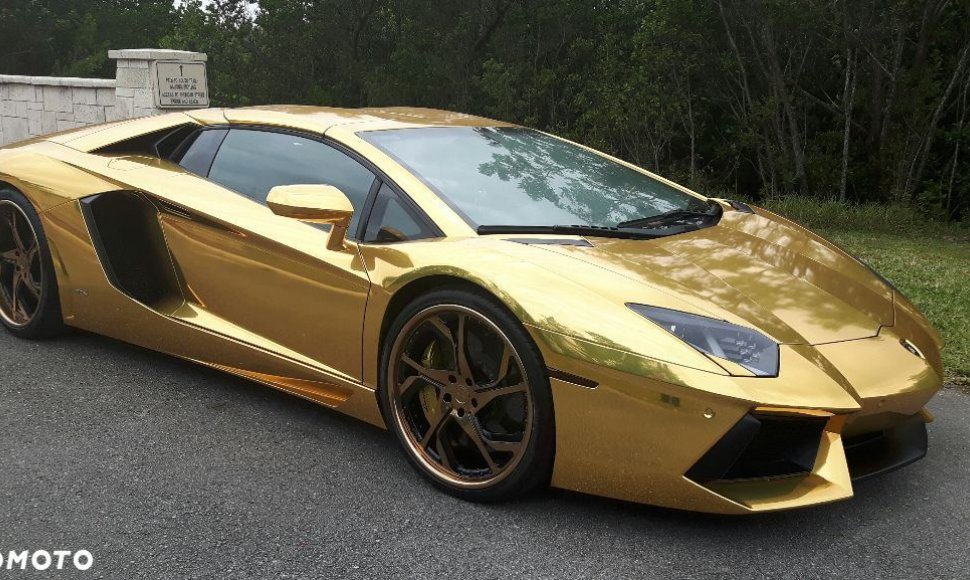 Lenkijoje parduodamas auksinis „Lamborghini“