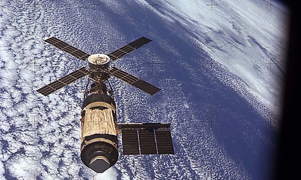 Mokslinė stotis „Skylab“ Žemės orbitoje. 1974 m. vasario 1 d.