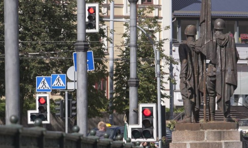 Vilniuje atidengta atminimo lenta okupacinės kariuomenės išvedimo 20-mečio proga.