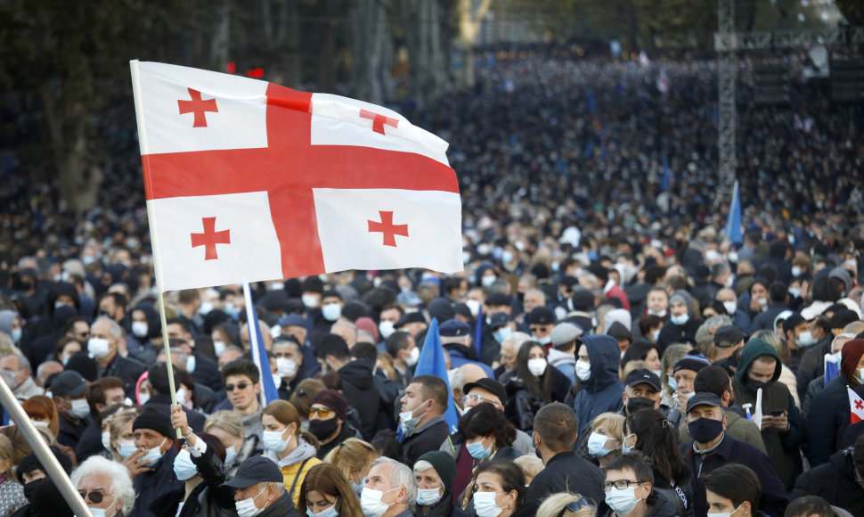 Tbilisyje tūkstančiai žmonių dalyvavo valdančiosios partijos palaikymo mitinge