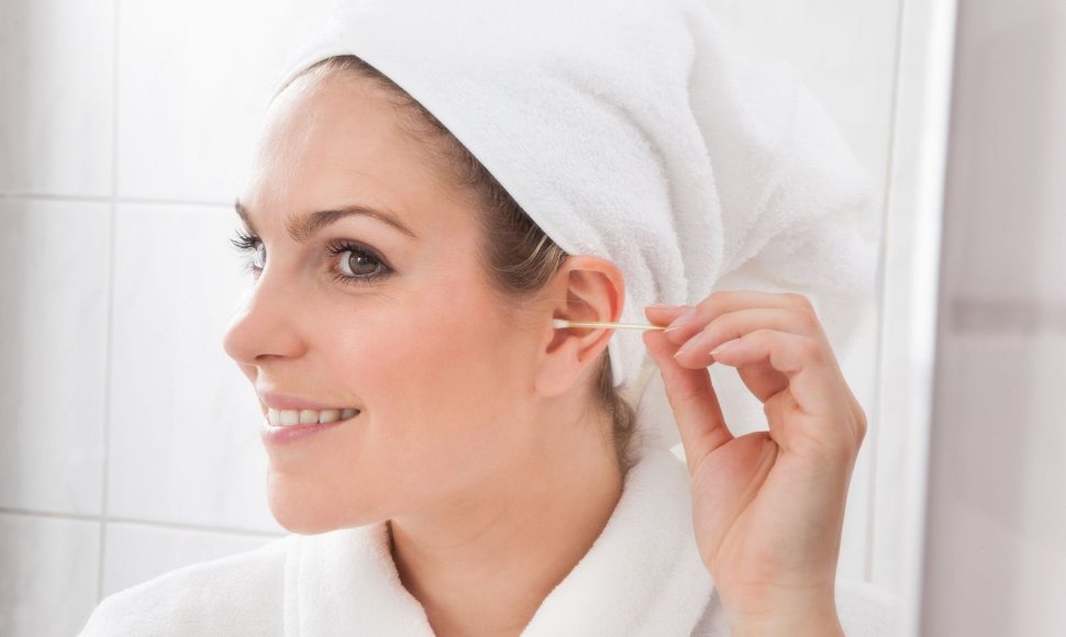 Gydytoja otorinolaringologė Aistė Paškonienė sako, kad labai kruopščiai ir uoliai valyti ausų nederėtų.