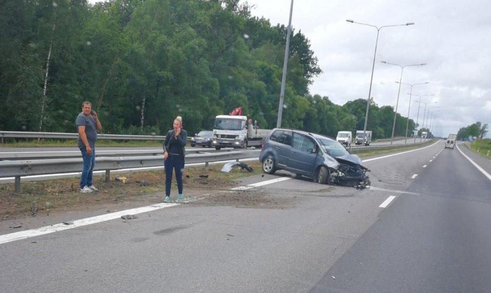 „Volkswagen“ avarija greitkelyje Vilnius–Kaunas