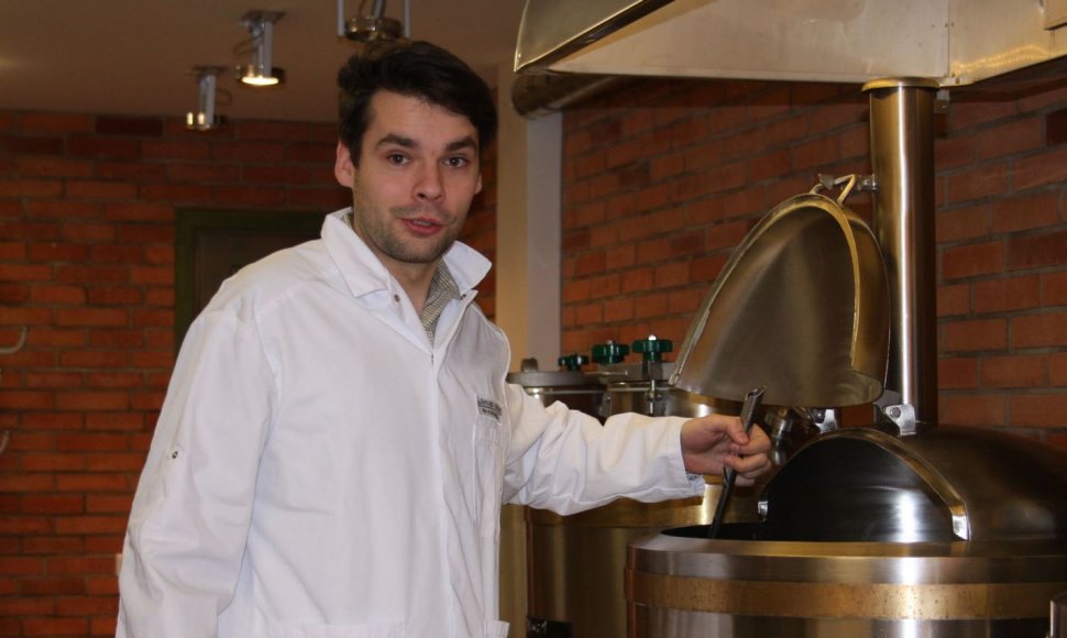 Prie naujojo alaus rūšių receptų kūrimo prisideda ir šios gamyklos Alaus kategorijos vystymo vadovas Andrius Bagdzevičius. 