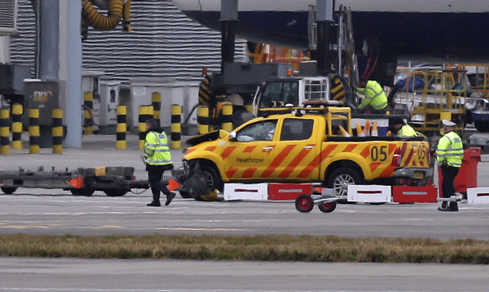 Londono Hitrou oro uoste susidūrus dviem mašinoms žuvo žmogus