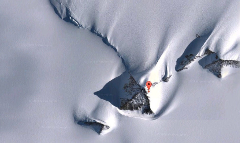 Piramidę primenantis kalnas Antarktidoje