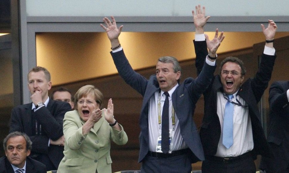 Michelis Platini, Angela Merkel, Wolfgangas Niersbachas ir Hansas-Peteris Friedrichas 2012-ųjų Europos futbolo čempionate