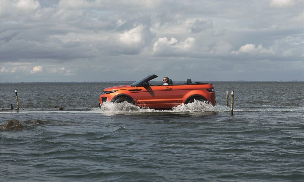 Vasaros pranašas „Range Rover Evoque Convertible“ užsuks į Lietuvą