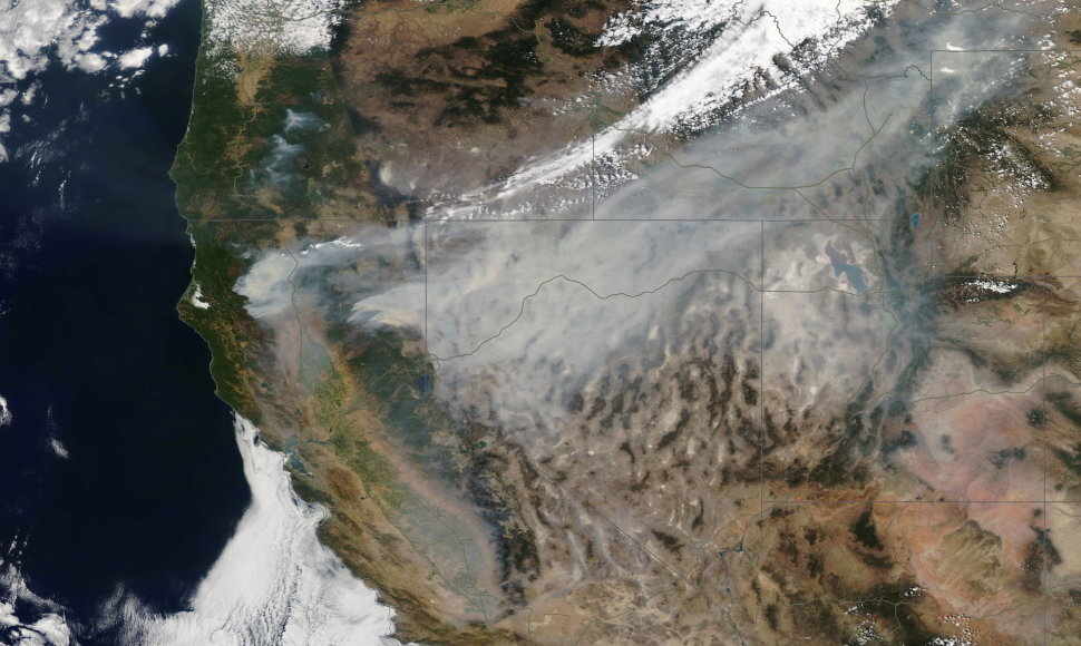 Gaisras Kalifornijoje matomas iš kosmoso