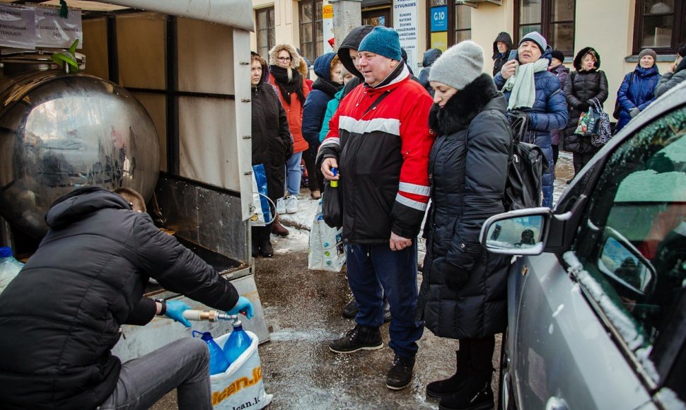 Prie nemokamo pieno Panevėžyje nusidriekė didelės eilės