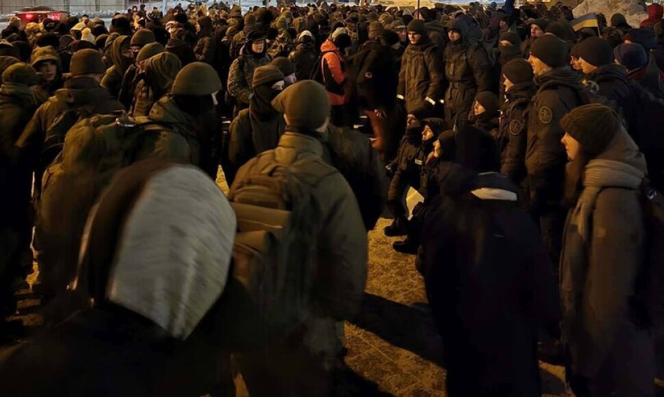 Tūkstančiai žygeivių naktį leidosi sukilėlių takais