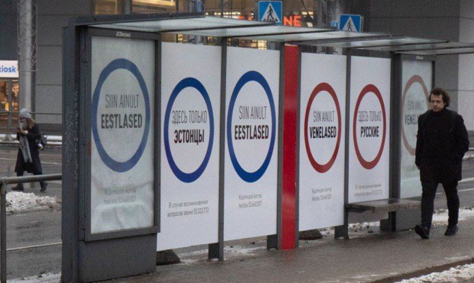 Skandalą sukėlę plakatai Talino centre