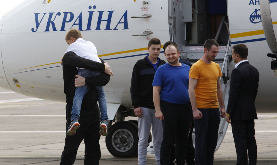 Į Ukrainą sugrįžę politiniai kaliniai
