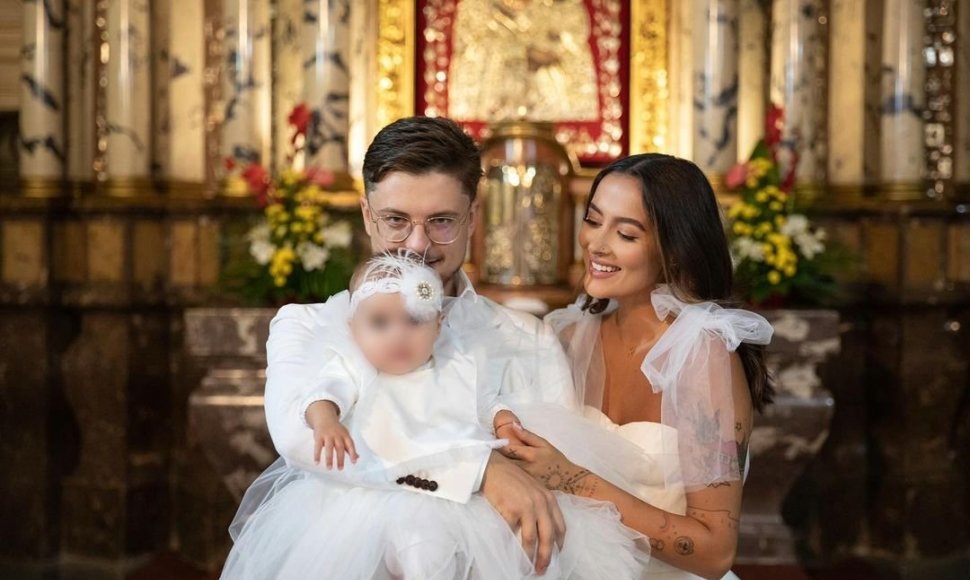 Karolina Meschino ir Dominykas Ježerys pakrikštijo dukrą