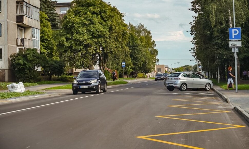 Tik ką suremontuota Parko gatvės atkarpa jau piktina panevėžiečius.