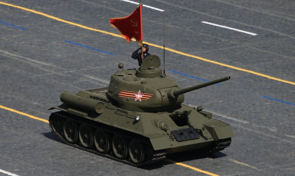 Tankas T-34-85. Karinis paradas Maskvos Raudonojoje aikštėje