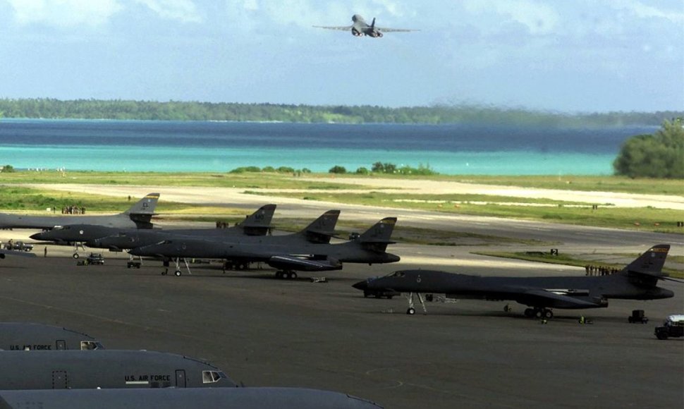 JAV strateginiai bombonešiai Diego Garsijos saloje