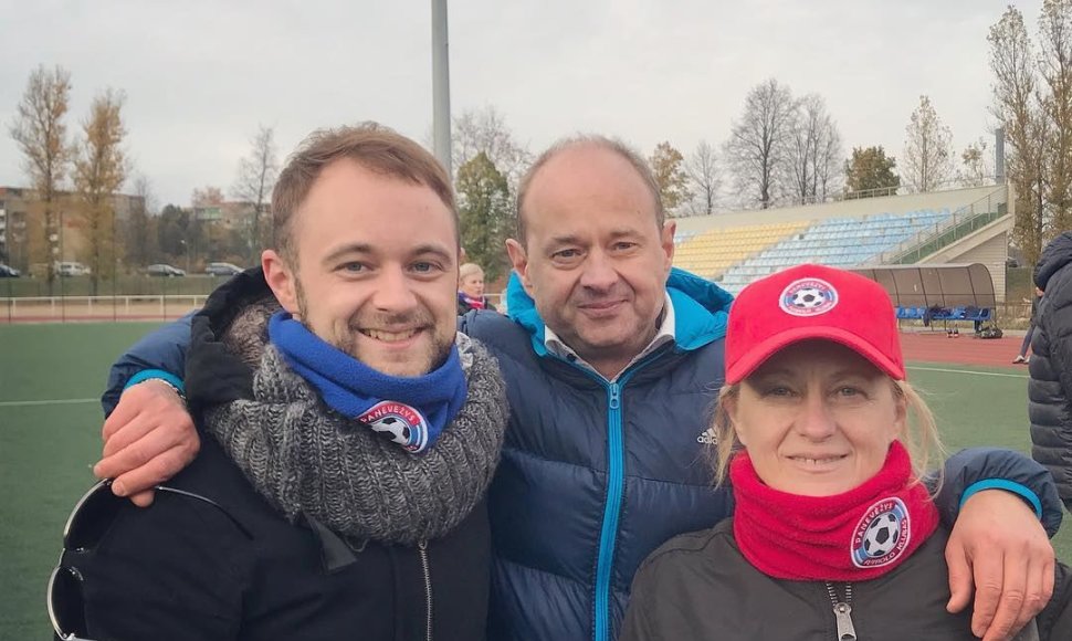 Dominykas Vaitiekūnas su mama Jolanta ir tėčiu Broniumi, Panevėžio futbolo klubo „Panevėžys“ direktoriumi
