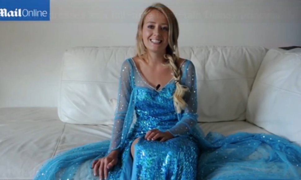 Emma Kirby, persirengusi karaliene Elsa iš filmo „Ledo šalis“