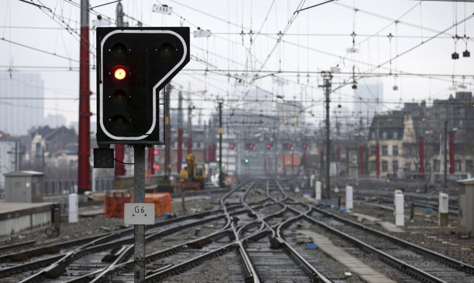 Belgijos geležinkelius taip pat paralyžiavo nacionalinis streikas šalyje 