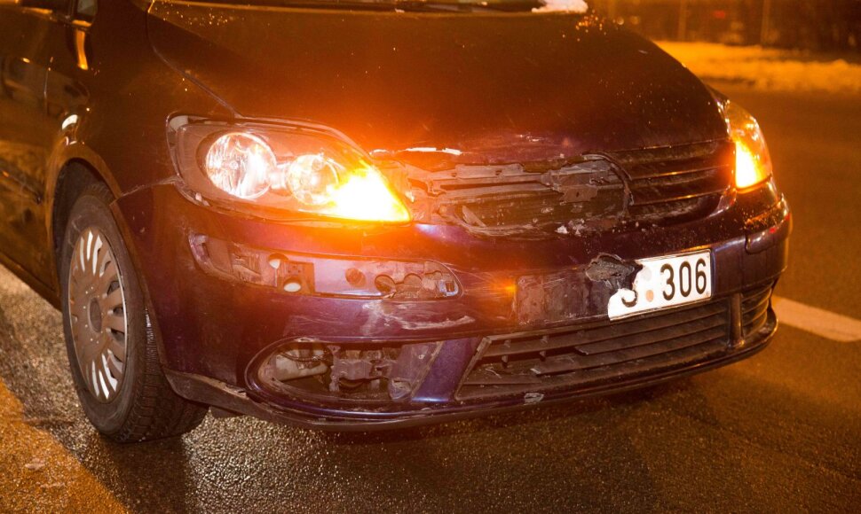 Sostinėje susidūrus dviem &bdquo;VW Golf&ldquo; &scaron;ovė oro pagalvės