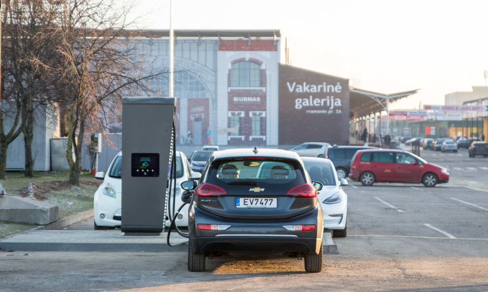 Elektromobilių įkrovimo stotelė Kaune