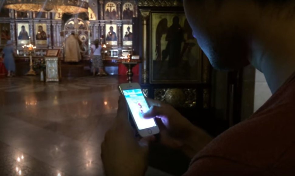 Ruslanas Sokolovskis gaudo pokemonus cerkvėje