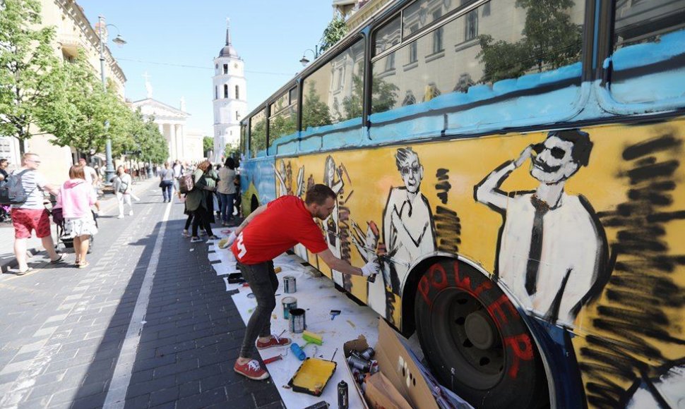 Vilniuje vyko atsisveikinimas su senaisiais autobusais