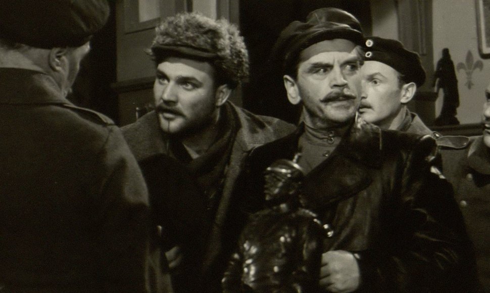 Kadras iš sovietinio propagandinio filmo „Ignotas grįžo namo“ 