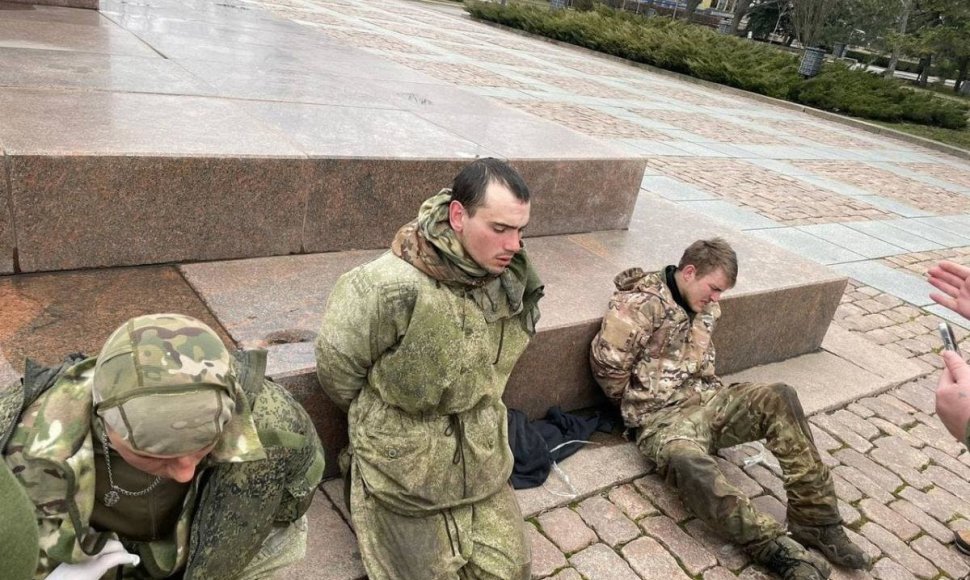 Mikolajivo centre į nelaisvę paimti Rusijos kariai