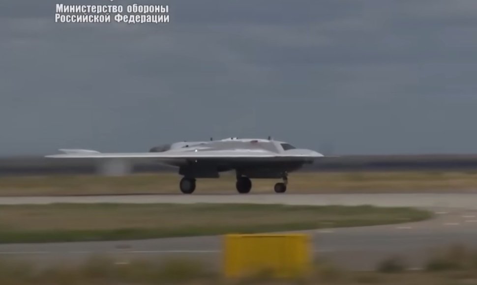 Dronas „Sukhoi S-70 Okhotnik-B“