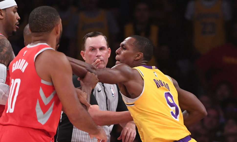Muštynės „Lakers“ ir „Rockets“ susitikimo metu