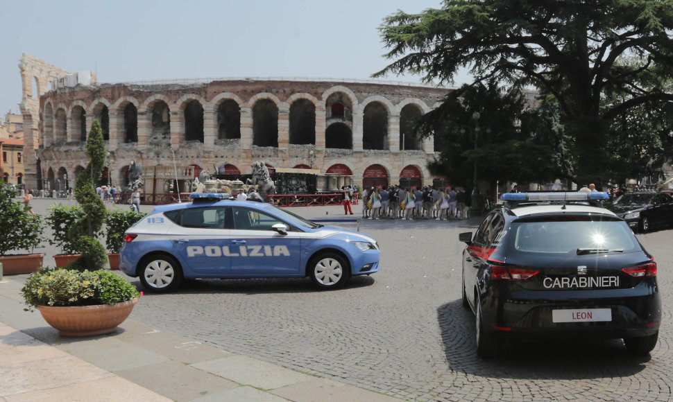 Italijos karabinierių „SEAT Leon“