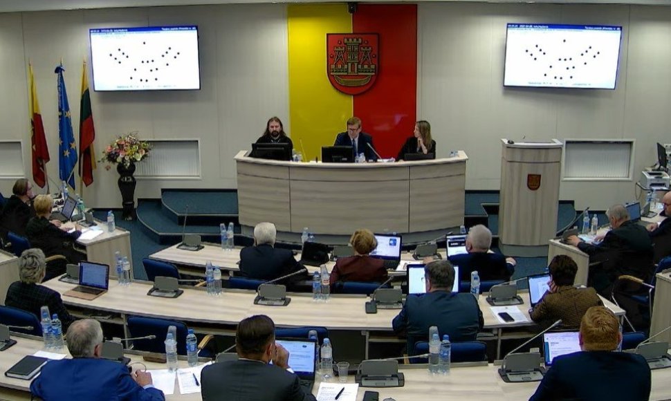 Klaipėdos tarybos nariai po dvejų metų pertraukos pirmą kartą posėdžiavo ne nuotoliniu būdu.