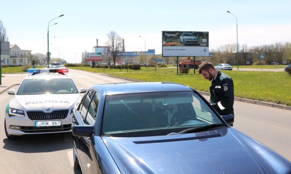 Klaipėdoje buvo tikrinama, kaip vairuotojai paiso šviesoforo signalų.