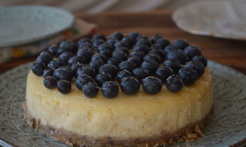 Begliutenis sūrio pyragas su mėlynėmis