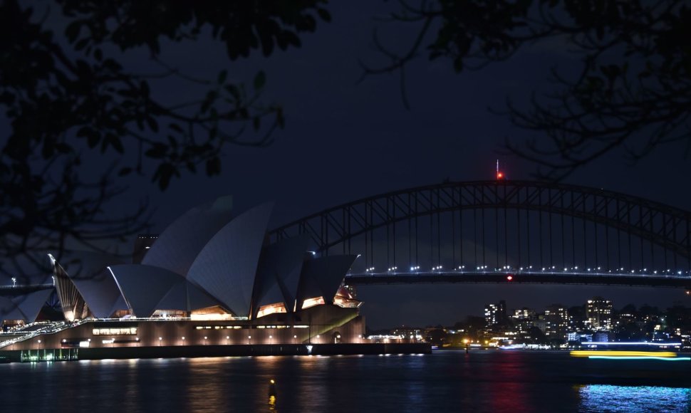 Prasidedant pasaulinei Žemės valandos kampanijai, užtemo Sidnėjaus šviesos