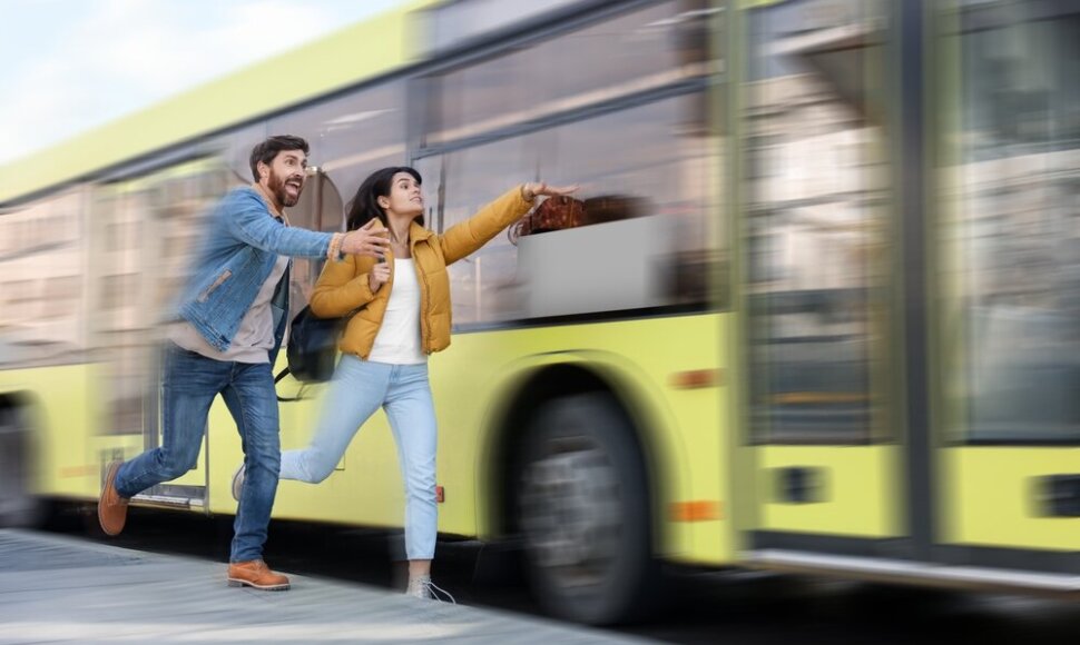 Pora bėga į autobusą