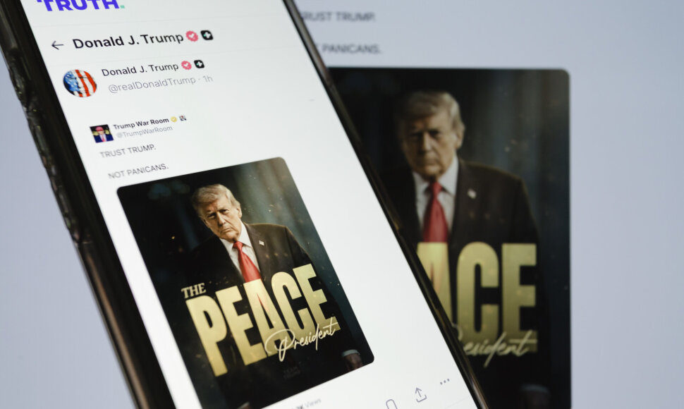 Donaldas Trumpas socialiniuose tinkluose / Andre M. Chang / ZUMAPRESS.com