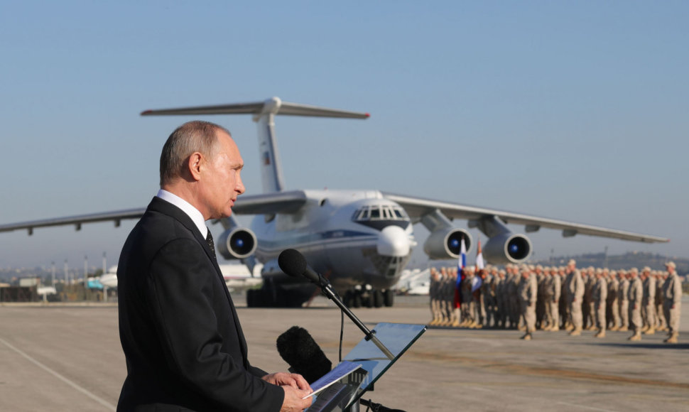 Vladimiras Putinas Hmeimimo karinių oro pajėgų bazėje