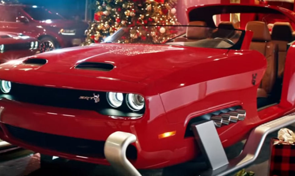 Kalėdų Senelio „Dodge Challenger SRT Hellcat Redeye“