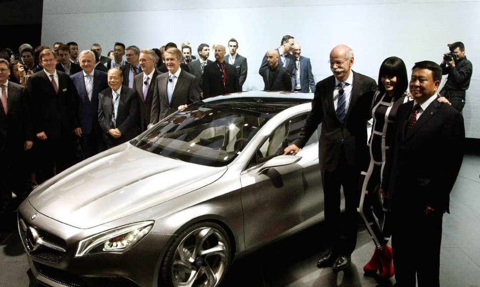 „Daimler“ vadovas Dieteris Zetsche pristato „Mercedes-Benz Style Coupe“