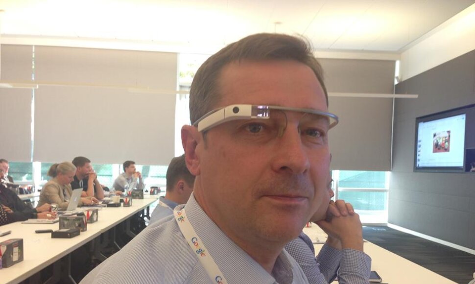 Artūras Zuokas matuojasi „Google“ akinius
