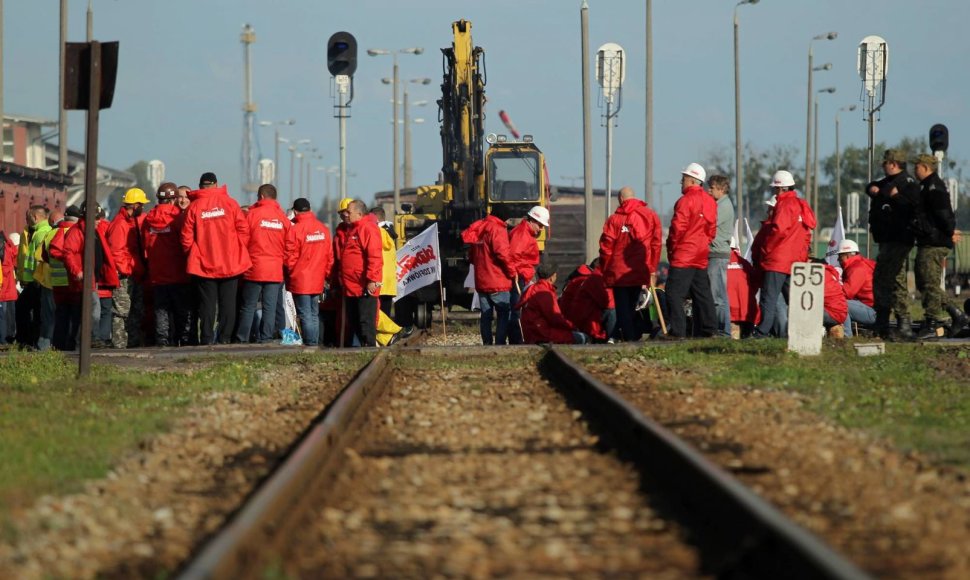 Lenkijos kalnakasiai užblokavo akmens anglis iš Rusijos vežantį traukinį