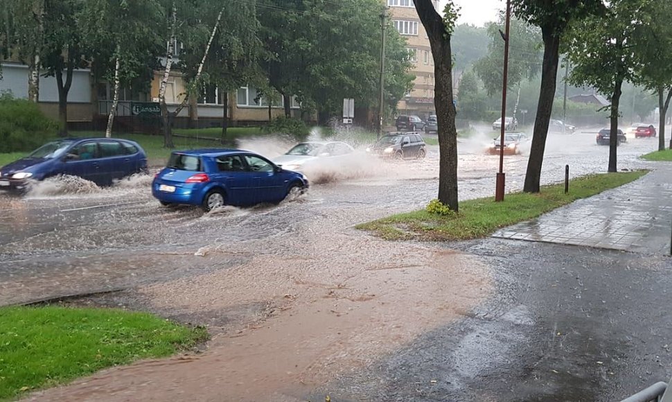 Šiauliai skęsta po gausaus lietaus