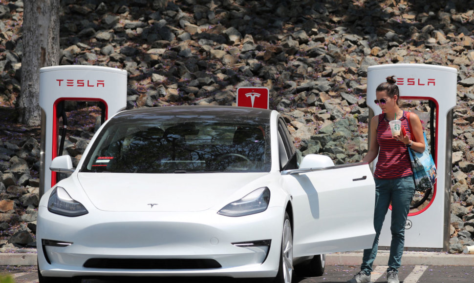 „Tesla“ greitojo įkrovimo stotelės „Supercharger“