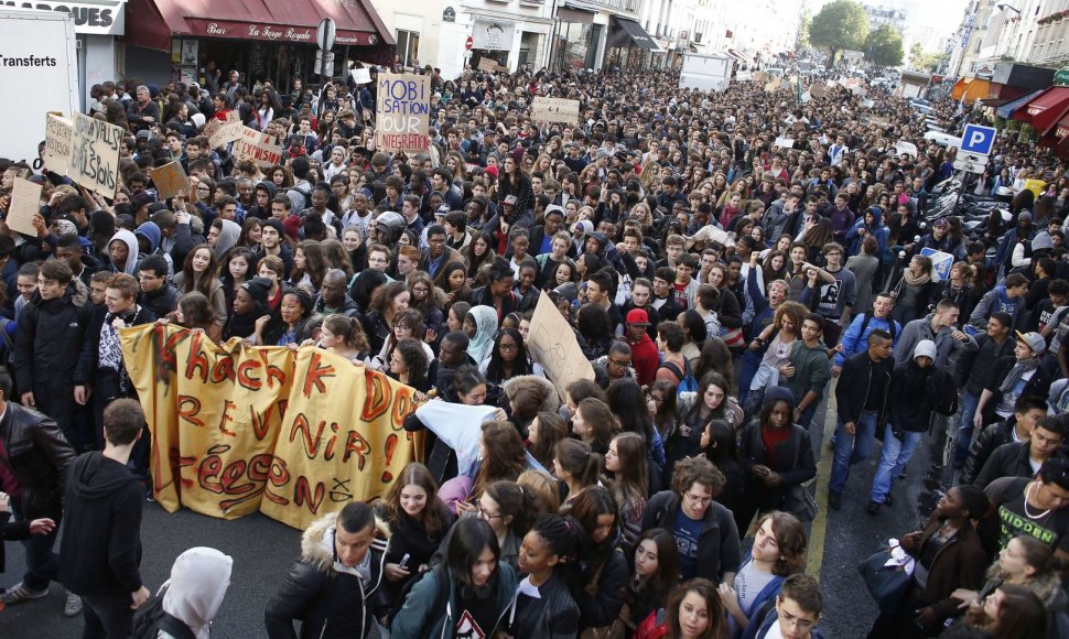 Moksleivių protesto akcija Paryžiuje