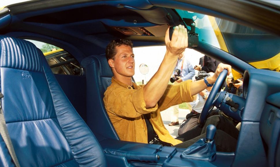 Michaelis Schumacheris „Bugatti EB110“ automobilyje