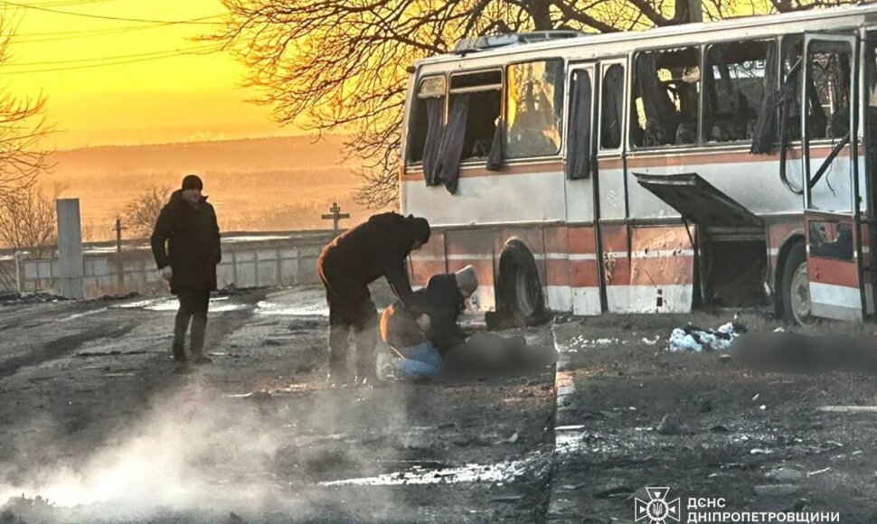 Rusija smogė kalnakasių autobusui Ukrainoje